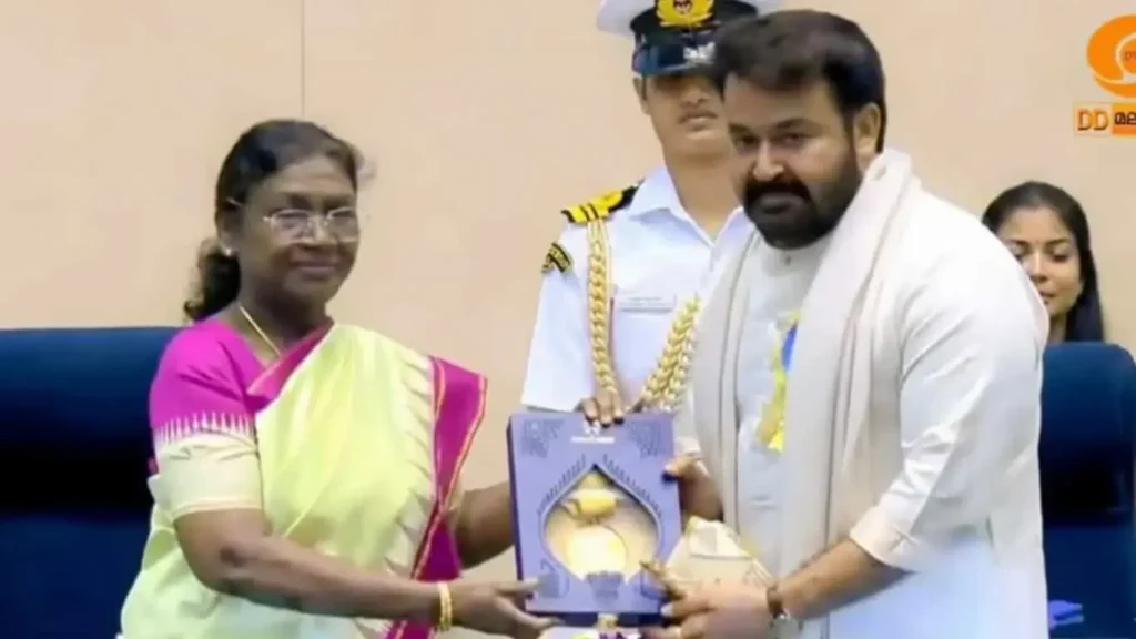 mohanlal recieving award